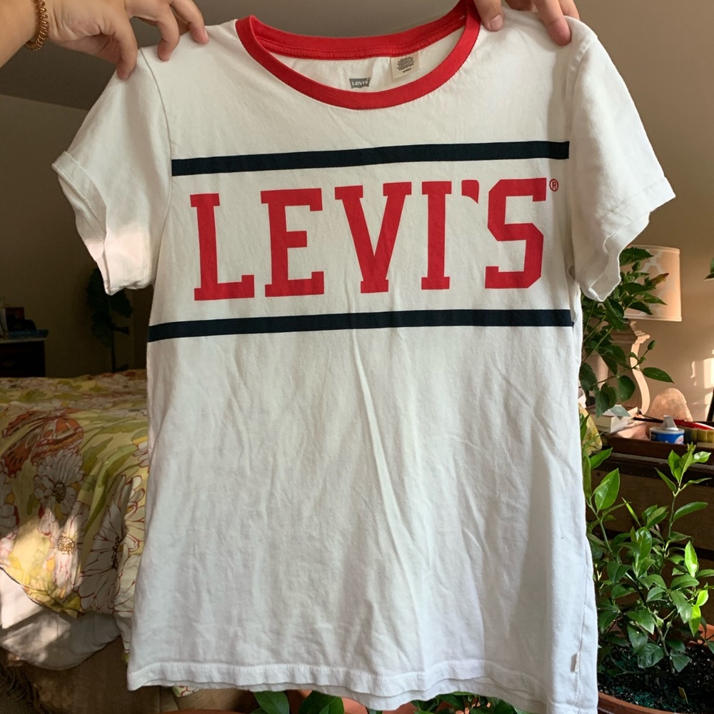 Levi’s White T-Shirt